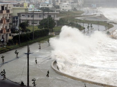 Yaponiyaya doğru güclü tayfun hərəkət edir