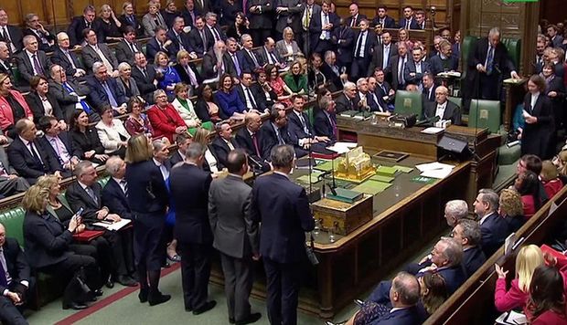 Britaniya parlamenti “Brexit”i qəbul etdi, lakin vaxtını təxirə saldı
