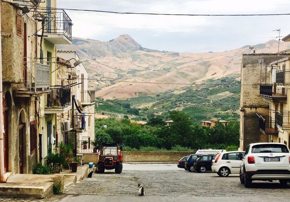 Siciliyada evlər bir avroya satılır – FOTO