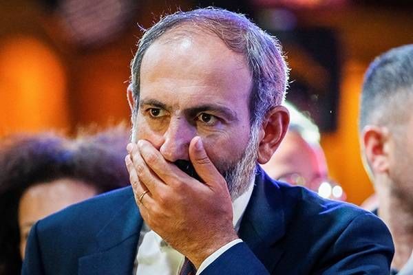 Koçaryandan şok ittiham: “Hərbi xidmətdən yayınan, bir gecə hər şeyi atıb qaçan Paşinyan”