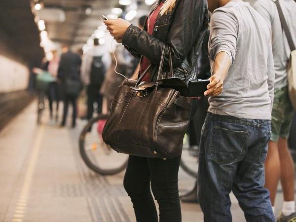 Bakı metrosunda qadına qarşı soyğunçuluq edilib