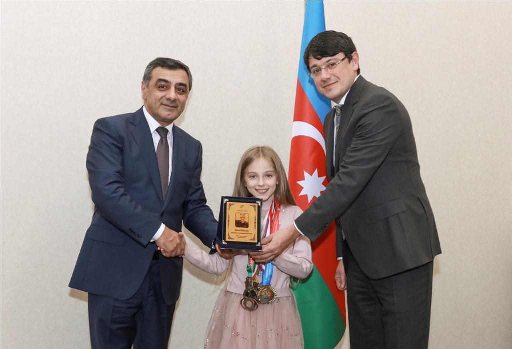“2019-cu ilin gimnastı” mükafatı 10 yaşlı Mina Abbasovaya təqdim olundu