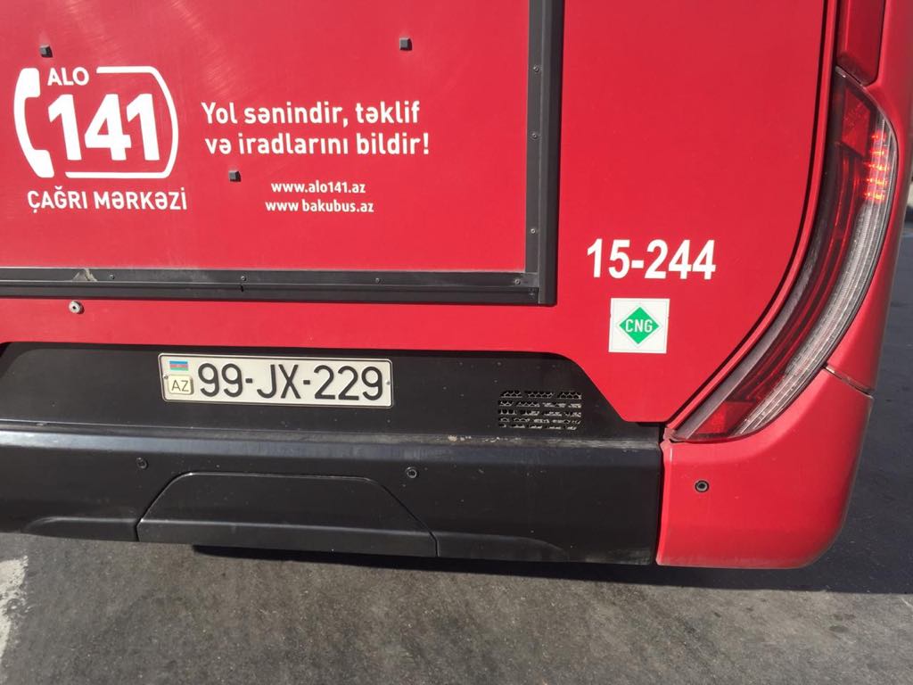 Virusun tüğyan etdiyi bir zamanda: Bakının çirkli avtobusu – FOTO