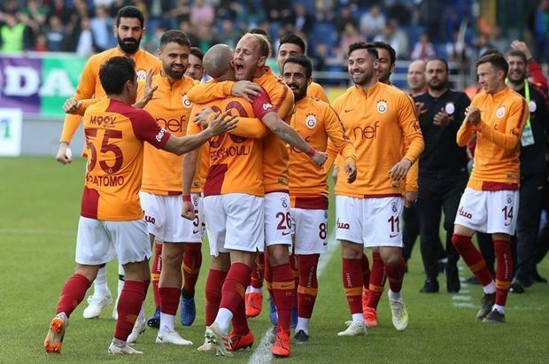 Ulduz futbolçudan “Qalatasaray”a bir milyon avroluq jest