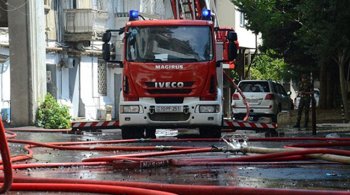 Bakıda 16 mərtəbəli yaşayış binası yanır