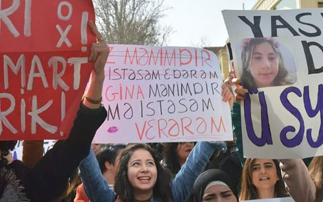 Aksiyada o plakatı qaldıran qız özünü binadan atdı