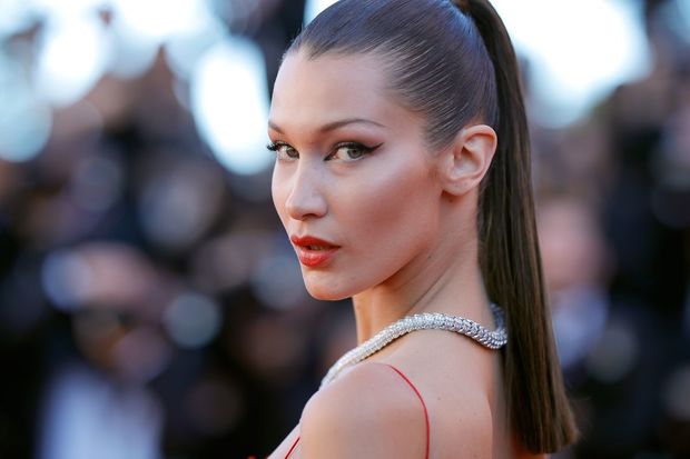 Bella Hadid növbəti dəfə yarıçılpaq şəklini paylaşdı – FOTO