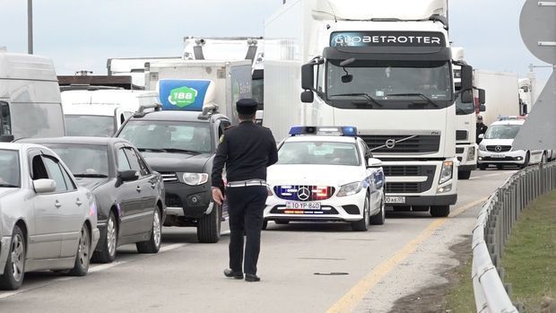 Polis postlarından bu şəxslər keçə bilər: Qayda təsdiqləndi – SİYAHI