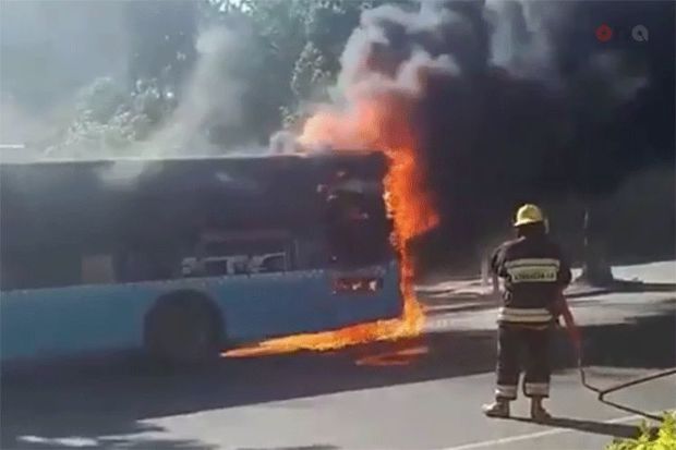 Sumqayıtda sərnişin avtobusu yanıb