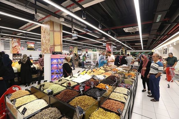 İran sərt karantin rejimini yumşaldır: Bazarlar və ticarət mərkəzləri açıldı