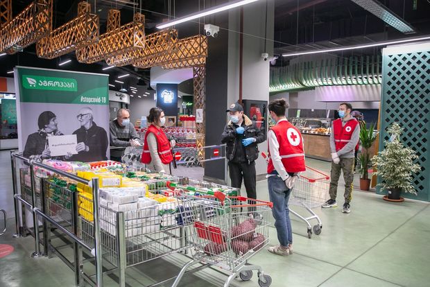 Gürcüstanda sərt qadağalar başladı: Maska taxmaq məcburi oldu