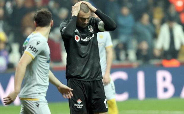 “Beşiktaş”ın ulduz futbolçuları koronavirusa yoluxdu