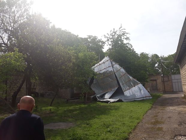 Güclü külək regionlarda enerji təsərrüfatına ziyan vurub – FOTO