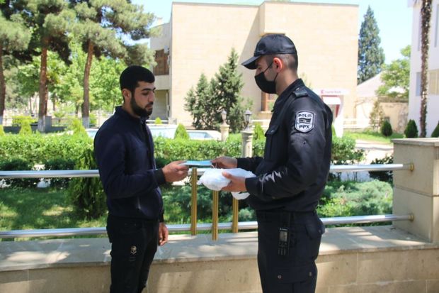 Goranboyda polislər sakinlərə maska payladı – FOTO