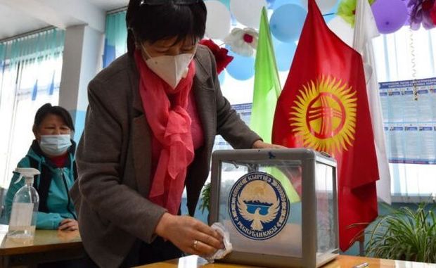 Qırğızıstanda yerli orqanlara seçkilər və konstitusiya referendumu keçirilir