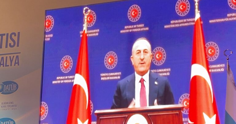 Mövlud Çavuşoğlu: “Türkiyə hər zaman axısxalı türklərin yanındadır”
