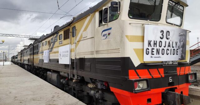 Gürcüstanda lokomotivlərin üzərində “Xocalıya Ədalət” çağırışı edilib – FOTOLAR